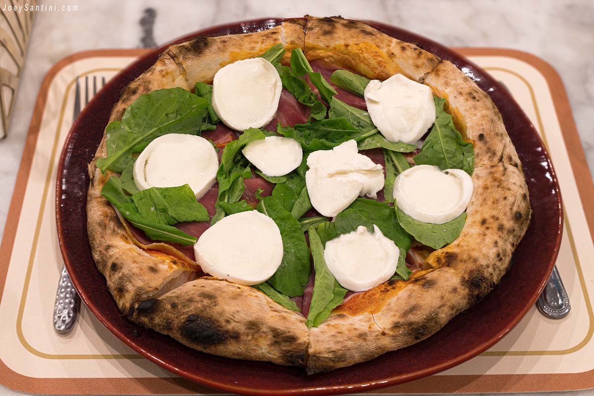 White Mozzarella and green rocket on a pizza