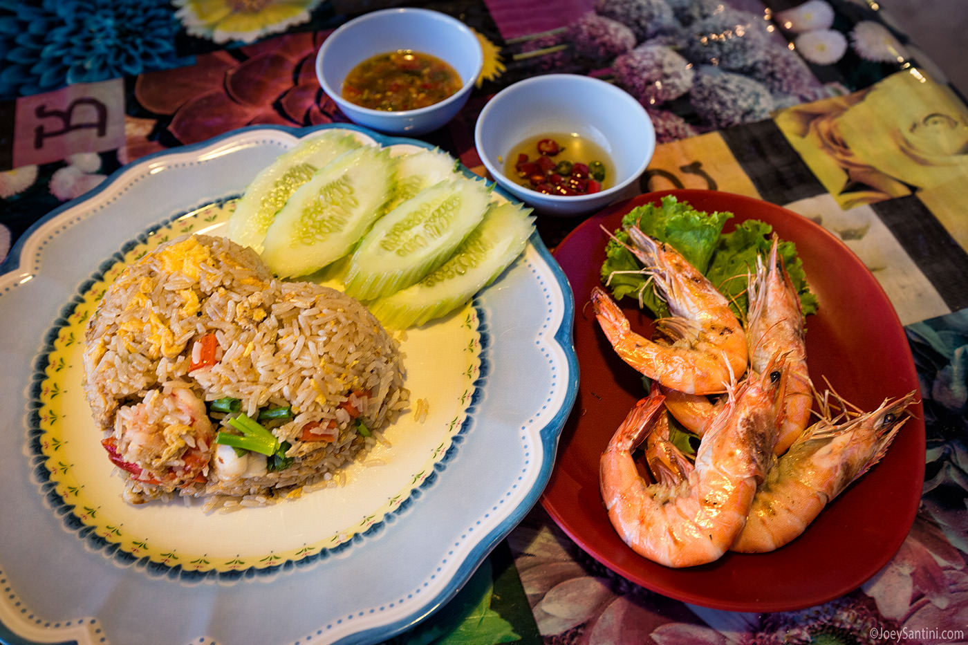 Fried rice and shrimps on dishes