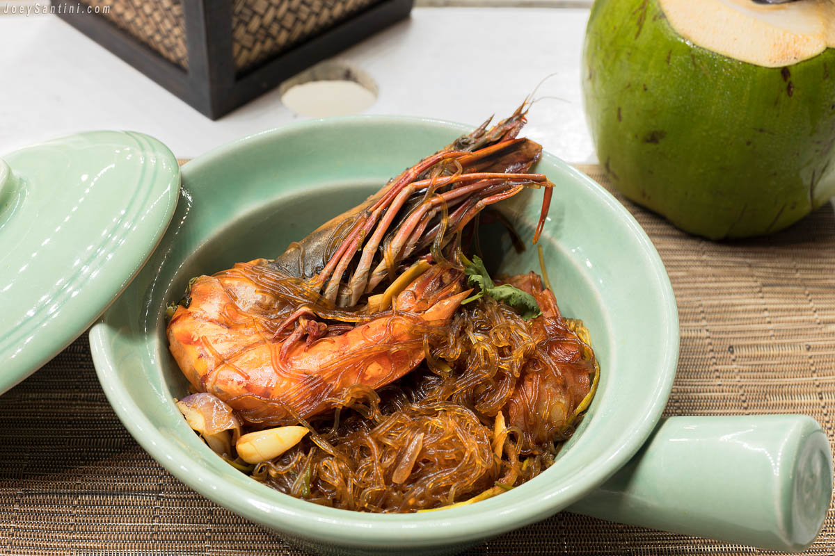 Red prawn and noodle in a crock pot